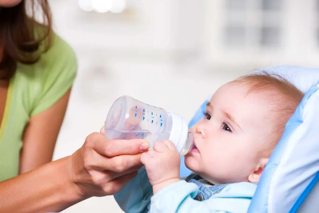 What Are Alternates to Water for Babies?