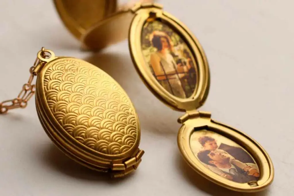 How Much Is a Photo Locket For?